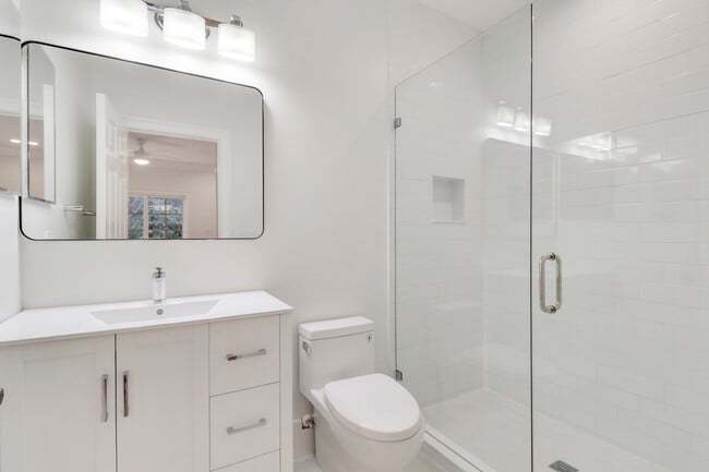 Building Photo - 142 Segovia Way