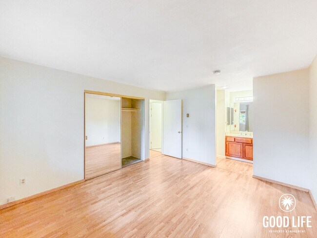 Building Photo - 2BD/1BA Condo in Clairemont with Balcony, In-Unit Laundry & Reserved Parking