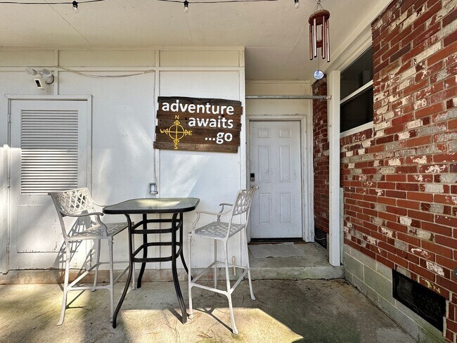 Building Photo - 3 bedroom 2 bath home in a great area filled with tons of extras you will LOVE!