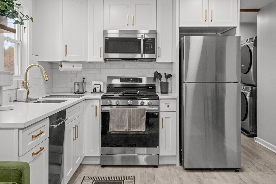 Building Photo - 149 E Main St