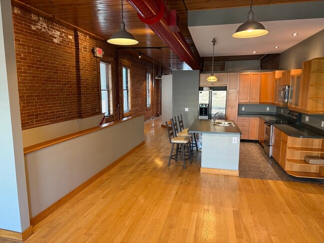 Building Photo - 109 2nd St S