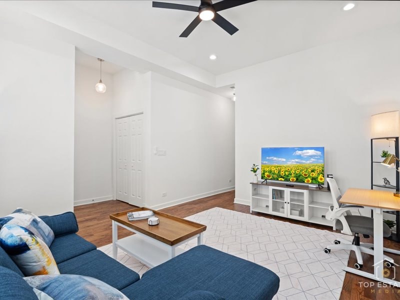 Building Photo - 3529 S Indiana Ave