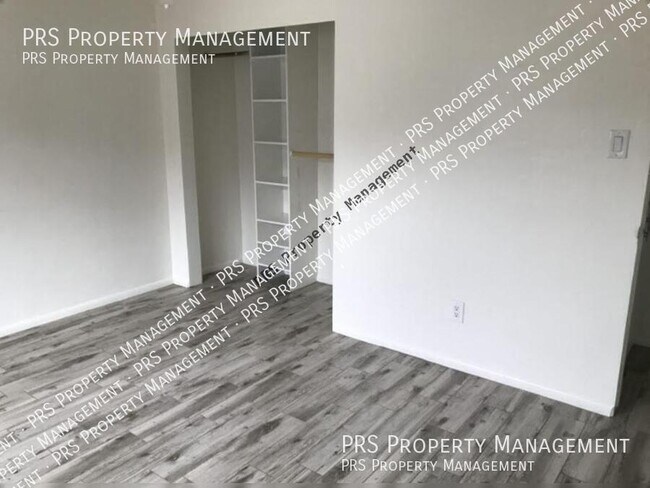 Building Photo - 603 E Solana Dr