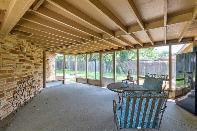 Building Photo - 1506 Westmoor Dr