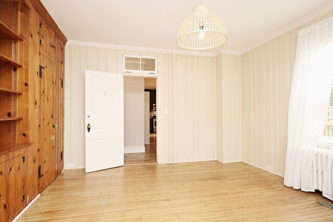 Building Photo - Charming Pet-Friendly Downtown Home Near UVA Medical Center