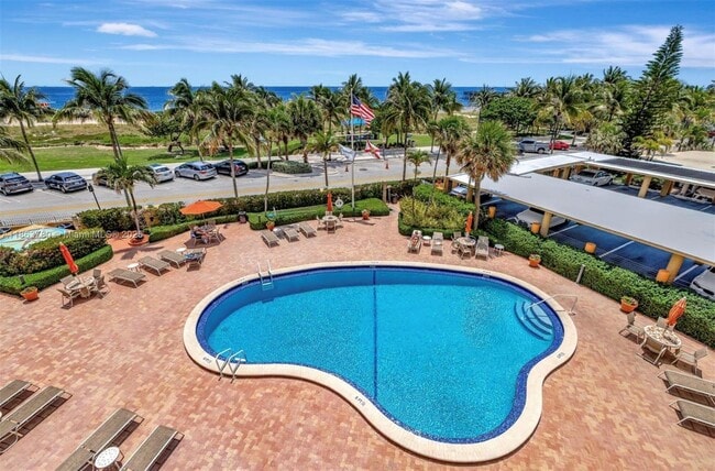 Building Photo - 328 N Ocean Blvd
