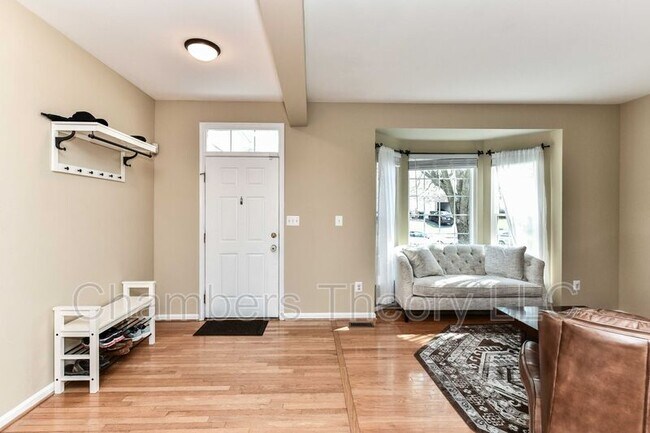 Building Photo - 46814 Snow Hill Way