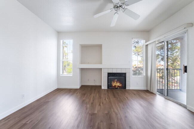 Building Photo - 2 bedroom remodeled condo in the Henderson...