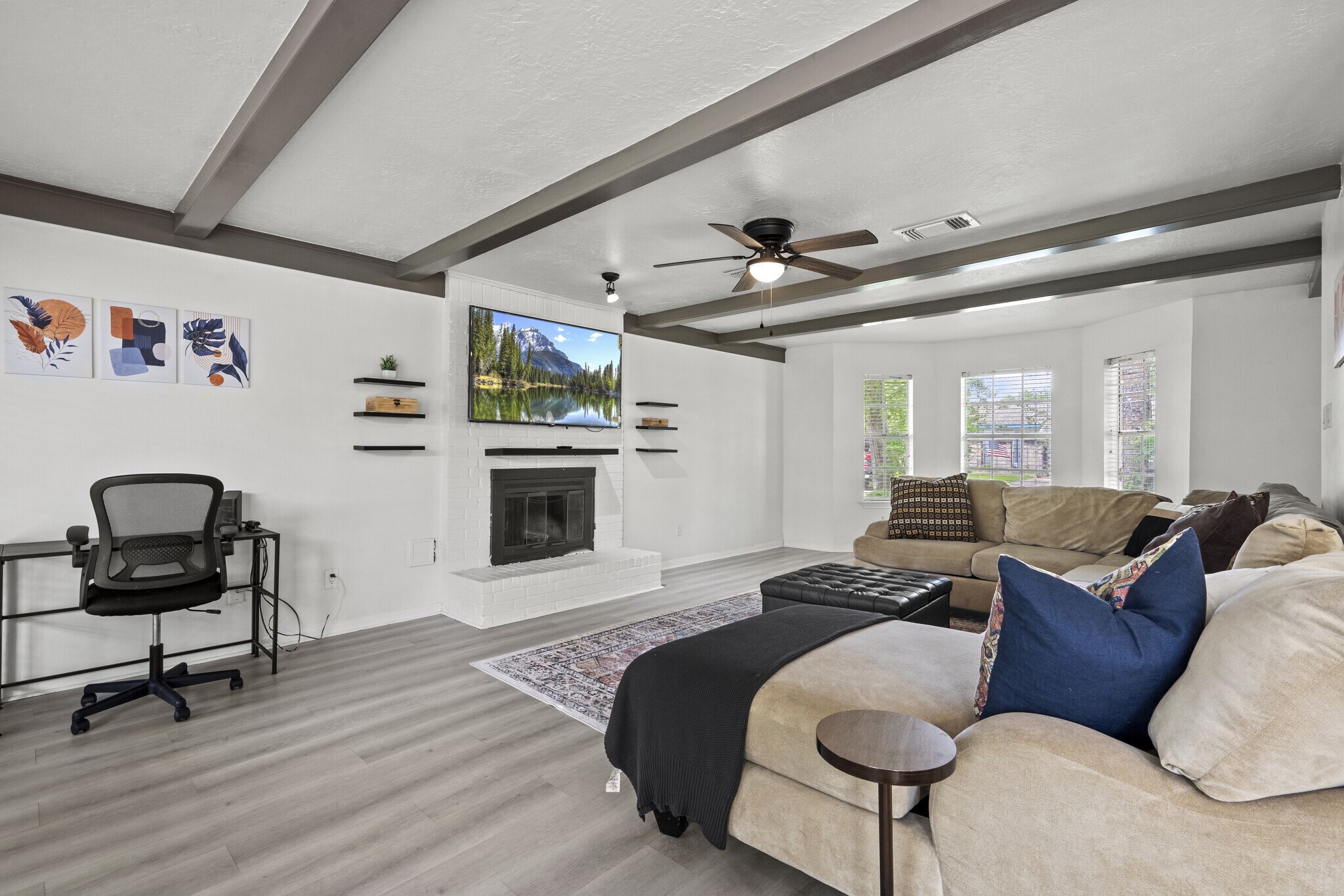 Building Photo - 604 Lochnell Dr