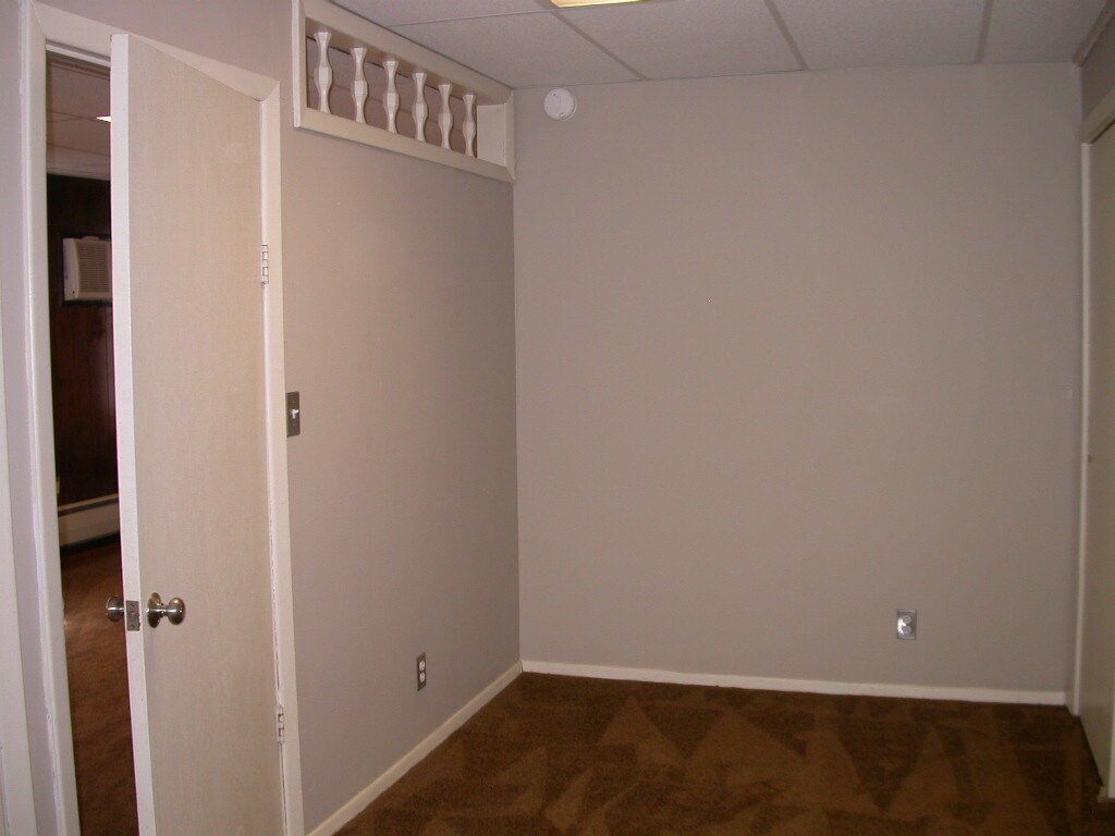 Building Photo - 70 Utica St