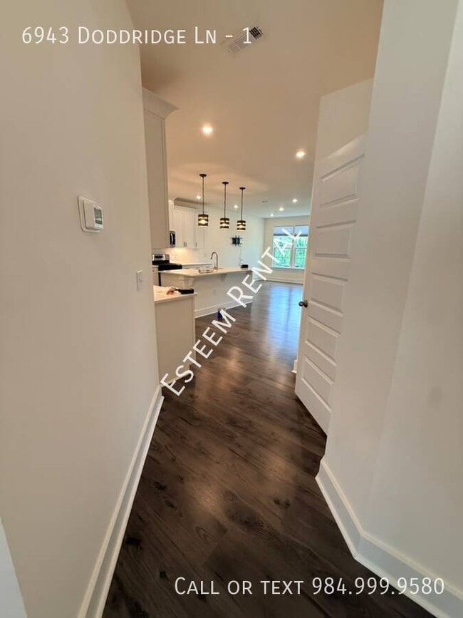 Building Photo - 6943 Doddridge Ln