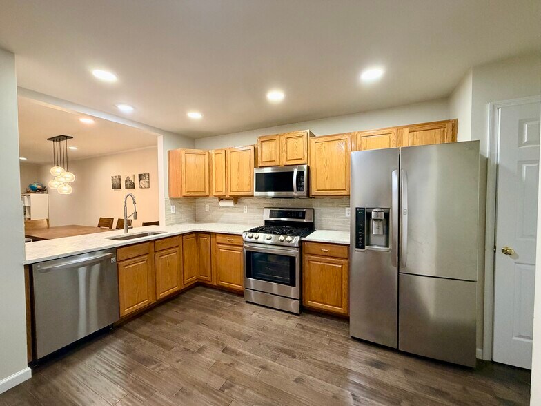 Building Photo - 56 Foxwood Sq N