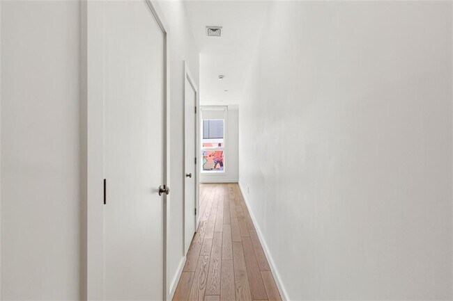 Building Photo - 71 Richmond St