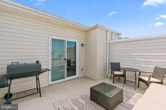 Building Photo - 1623 Fernwood Dr