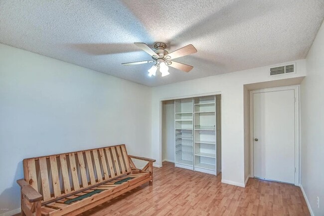 Building Photo - 1549 E Drake Dr
