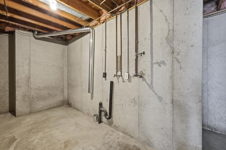 basement with washer/dryer hook ups - 13751 West 62nd Street