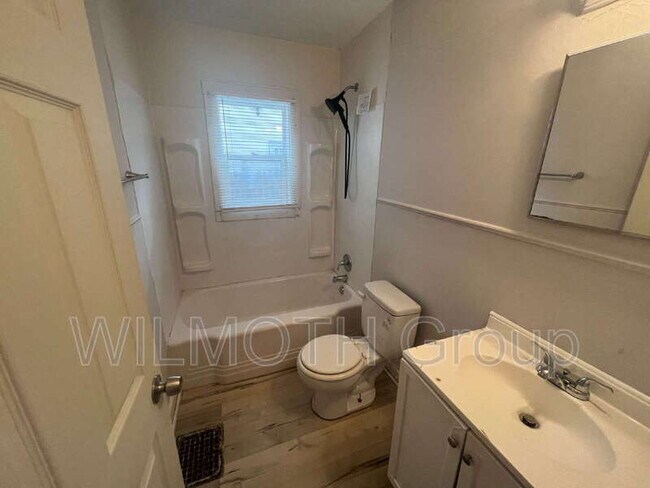 Building Photo - 3915 Hillside Ave