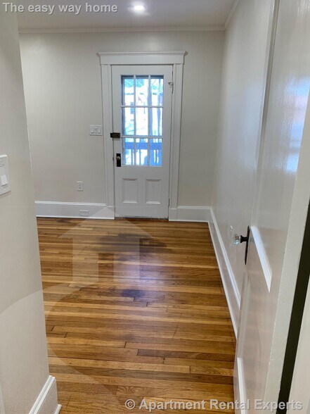 Building Photo - 25 Laurel St