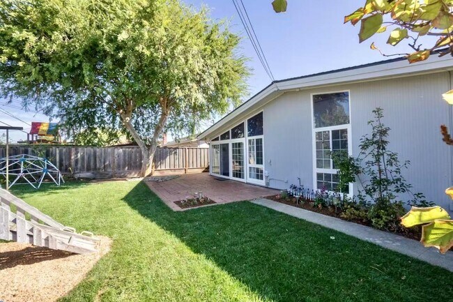 Building Photo - 1351 Egret Dr