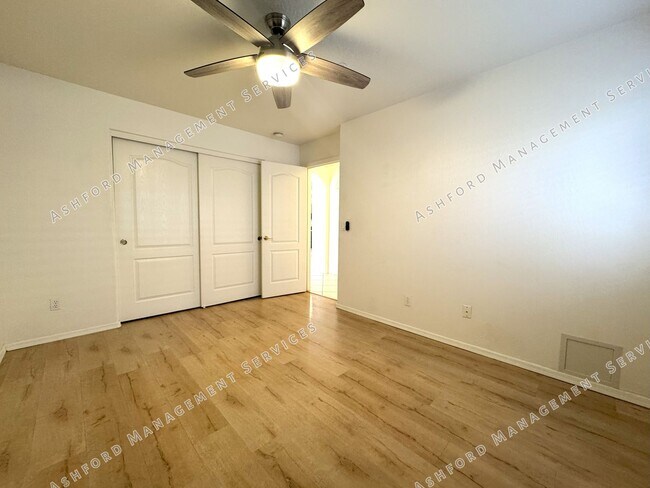 Building Photo - ***MOVE IN SPECIAL!*** BEAUTIFUL 3 BEDROOM...