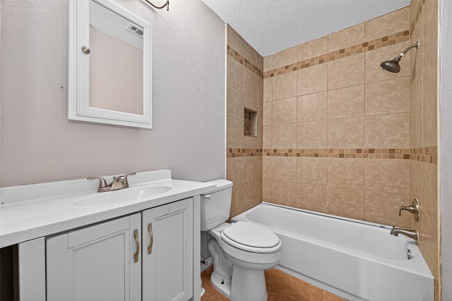 Building Photo - 18402 Willow Moss Dr