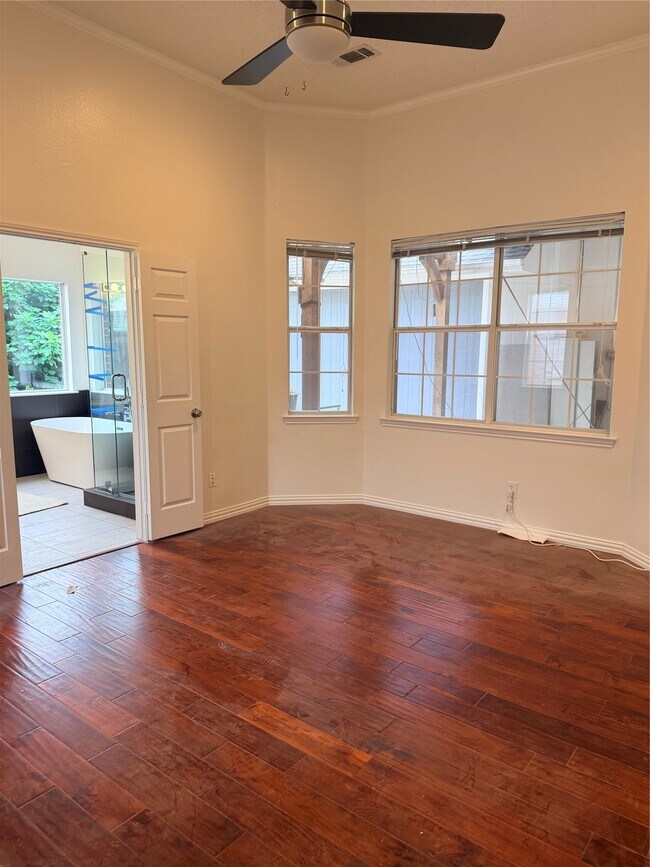 Building Photo - 2220 Sky Harbor Dr