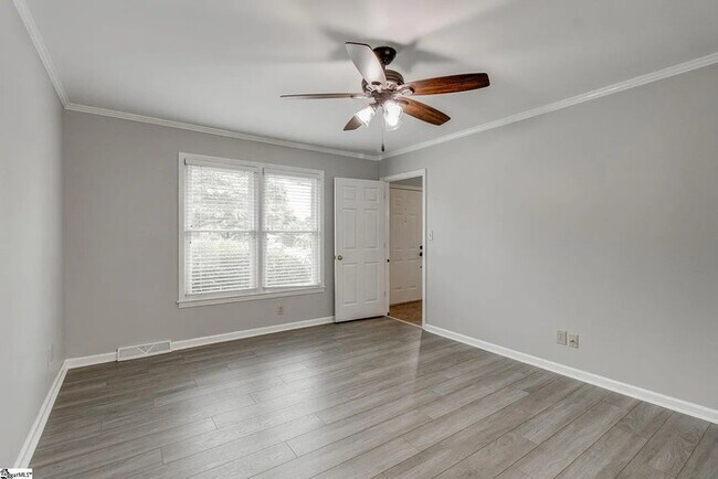 Building Photo - 9 Hillington Pl