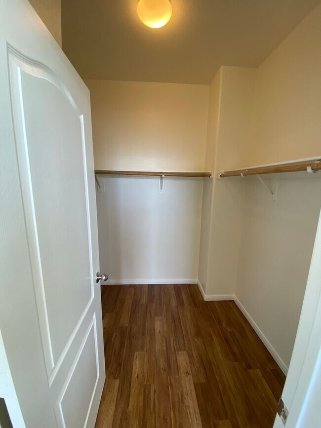 Building Photo - Beautiful 2 bed/2.5 bath home located in S...