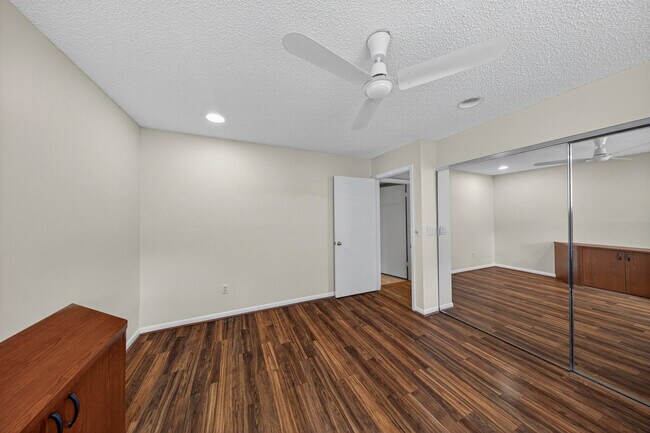 Building Photo - 9187 Norte Lago