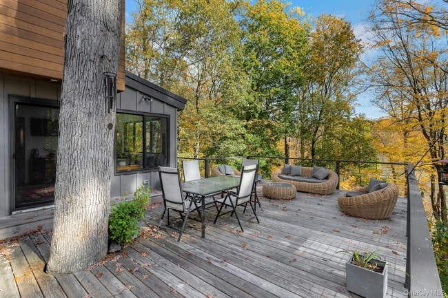 Building Photo - 16 Old Wagon Rd