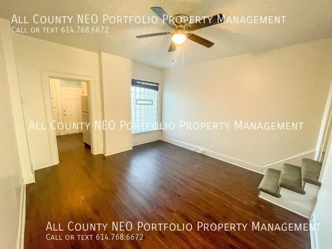 Building Photo - 2 Bed, 1 Bath Townhouse