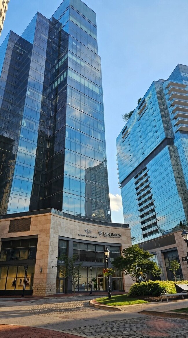 Building Photo - 675 S President St