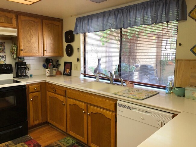 Building Photo - Lovely Home in 45+ Active Adult Community of Leisure World Available May through October 2025!