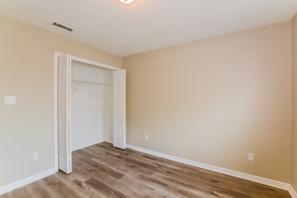 Building Photo - 2701 Athens Dr