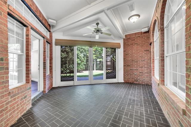 Building Photo - 2413 London Dr