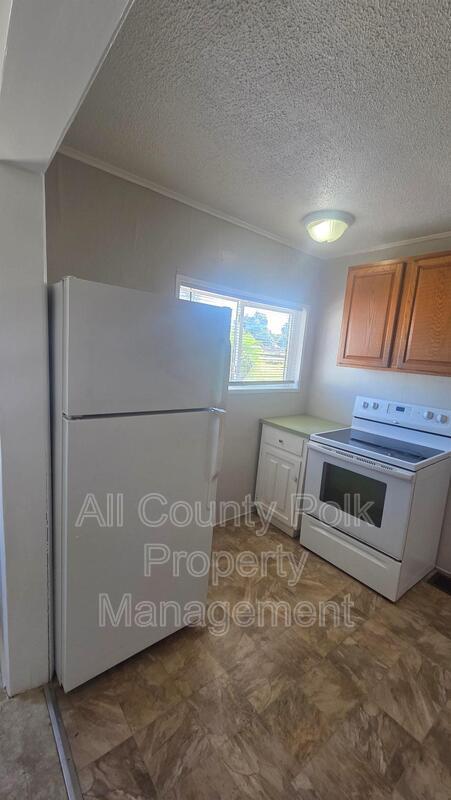 Building Photo - 2735 W 10th St