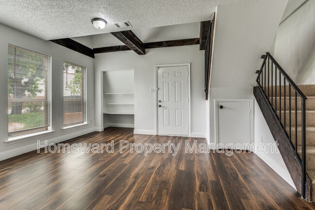 Building Photo - 809 E Pioneer Dr
