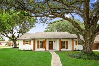 Building Photo - 3208 Woodstone Dr