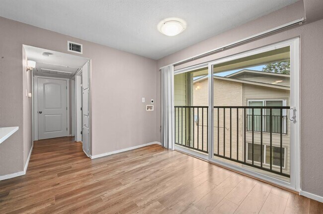 Building Photo - 2124 Burton Dr