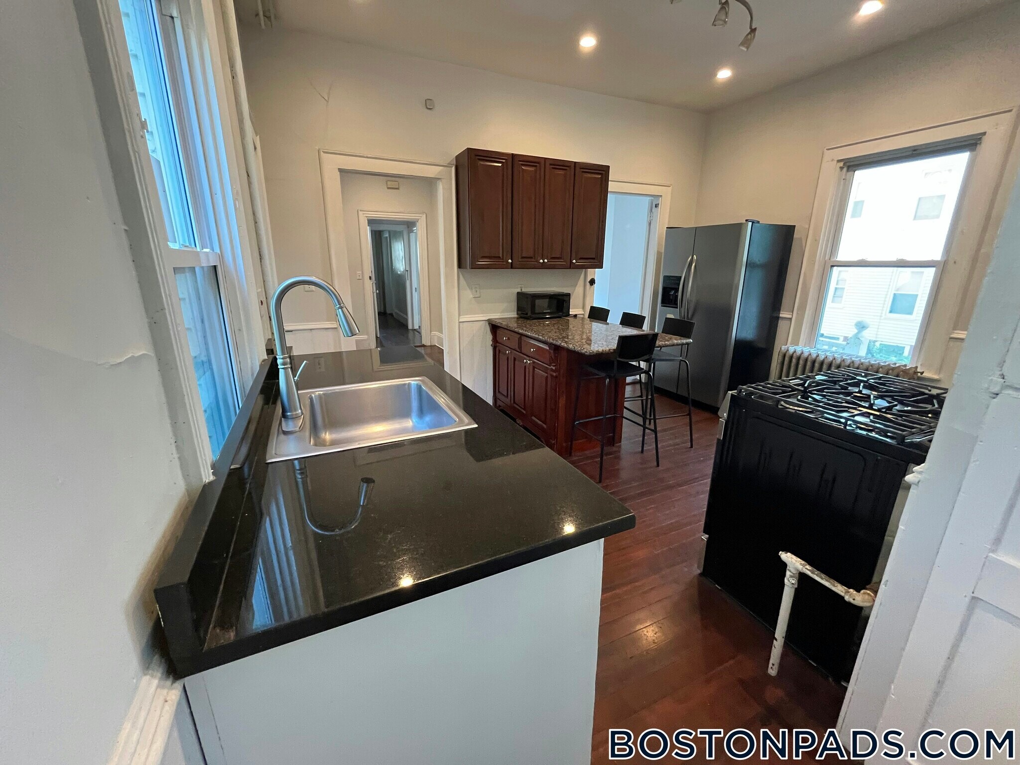 Building Photo - 76 Curtis St