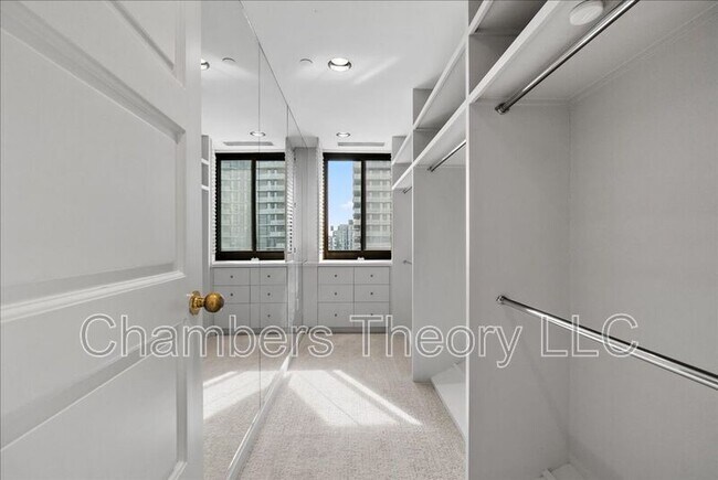 Building Photo - 1530 Key Blvd