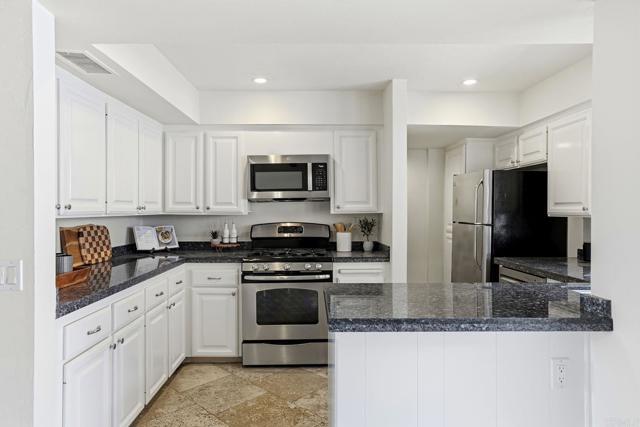 Building Photo - 8608 Villa La Jolla Dr