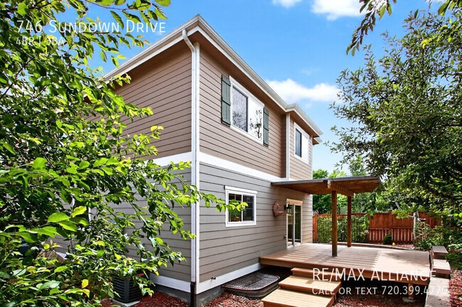 Building Photo - 746 Sundown Dr