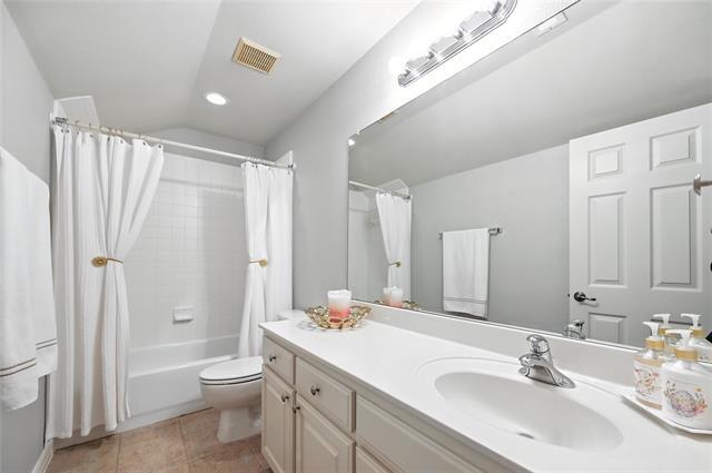 Building Photo - 643 Aspen Ct
