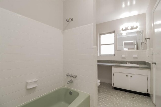 Building Photo - 1927 English Dr