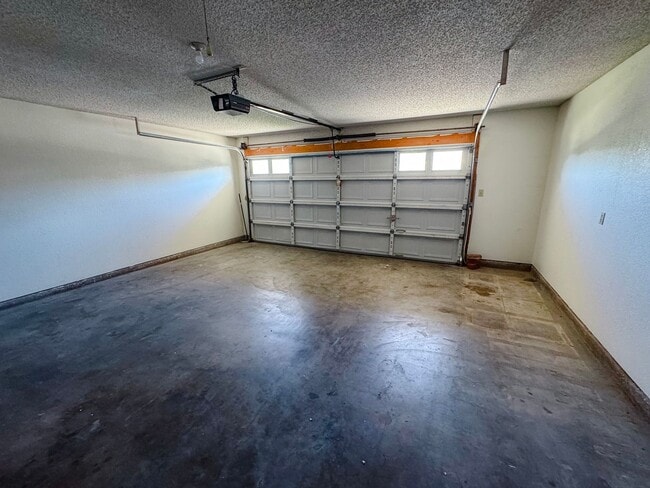 Building Photo - 533 Eagle Dr