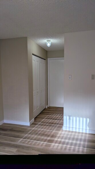 1 Walking Closet - 10450 SW 157th Ct