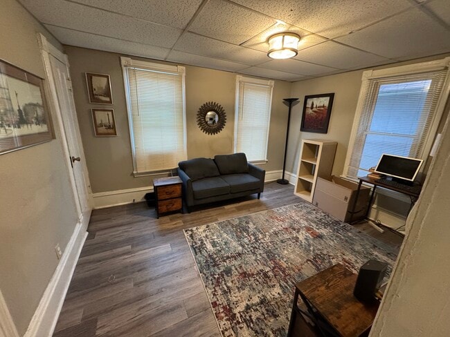 Building Photo - 344 16th Ave NE