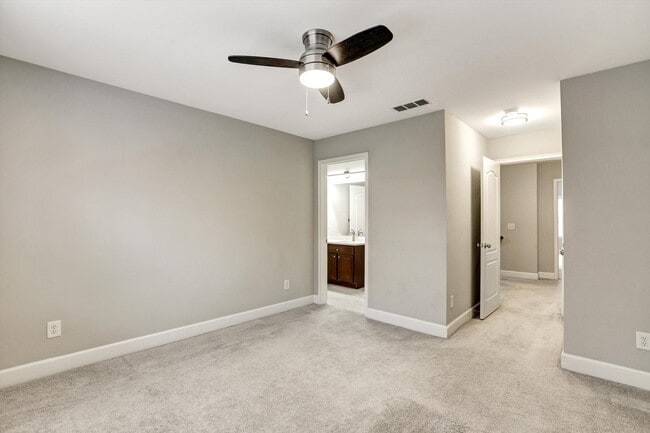 Building Photo - 2849 Jordan Oaks Ln