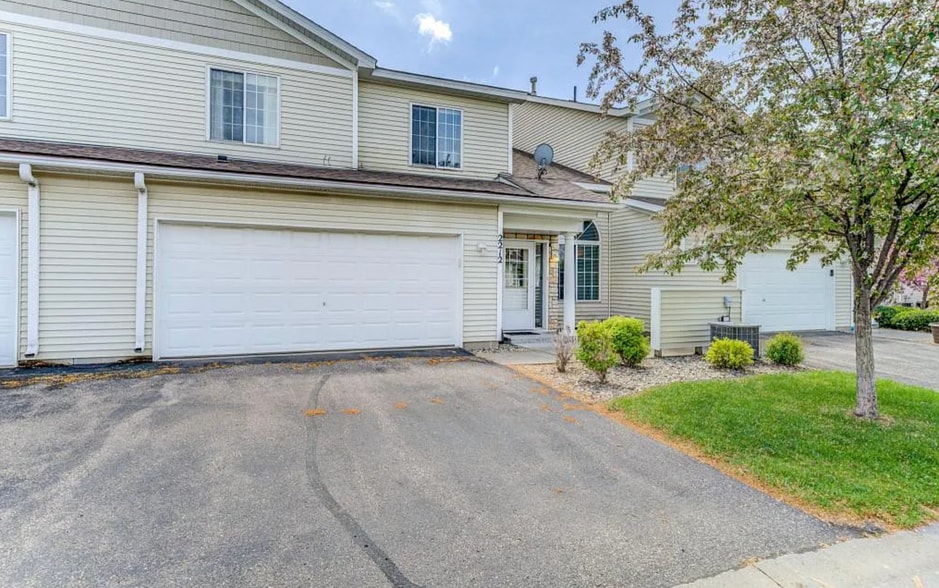 Building Photo - 2212 Salvia Ln